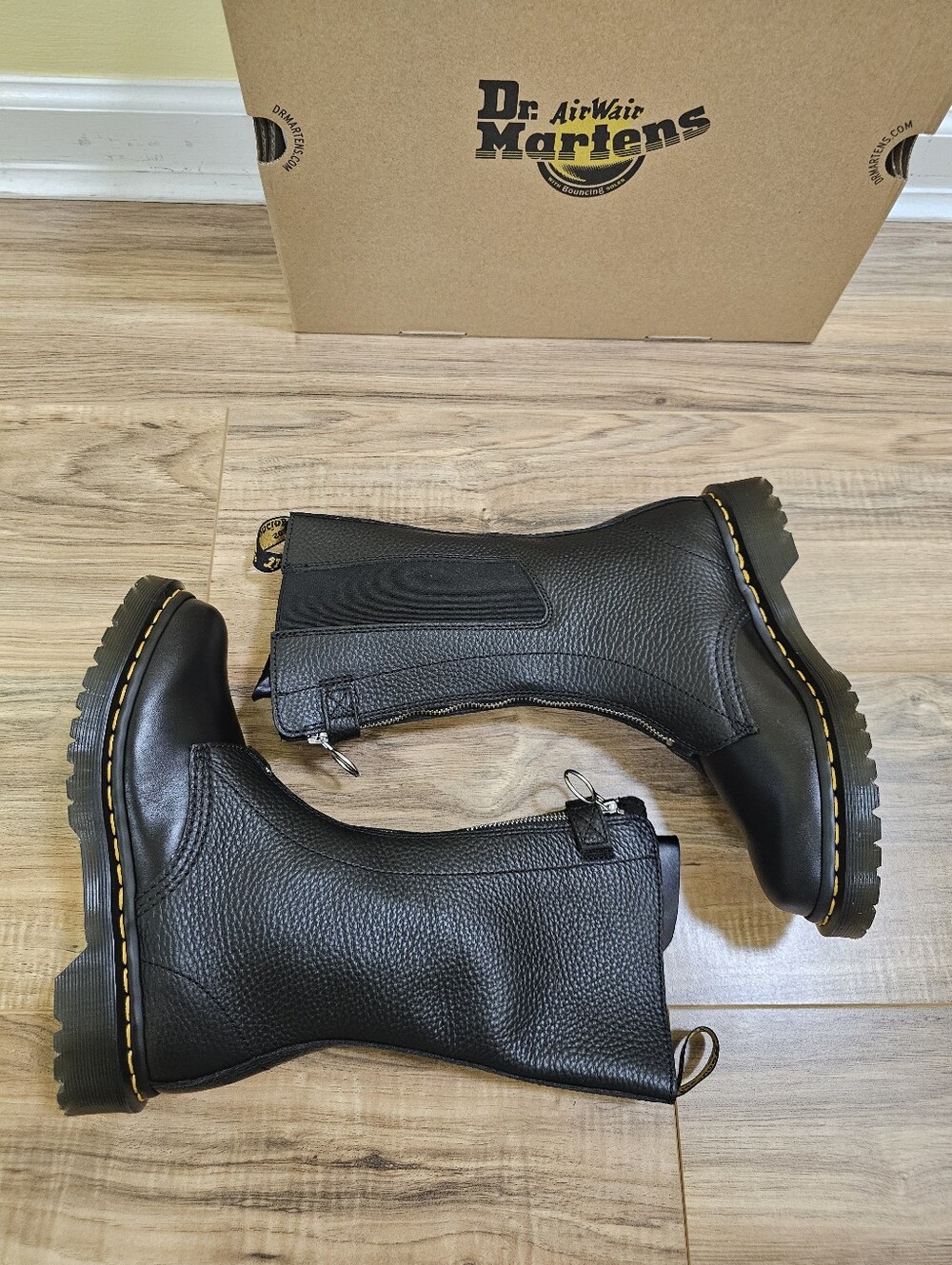 DR. MARTENS 1B99 FRONT ZIP LEATHER BOOTS - Picture 9 of 14